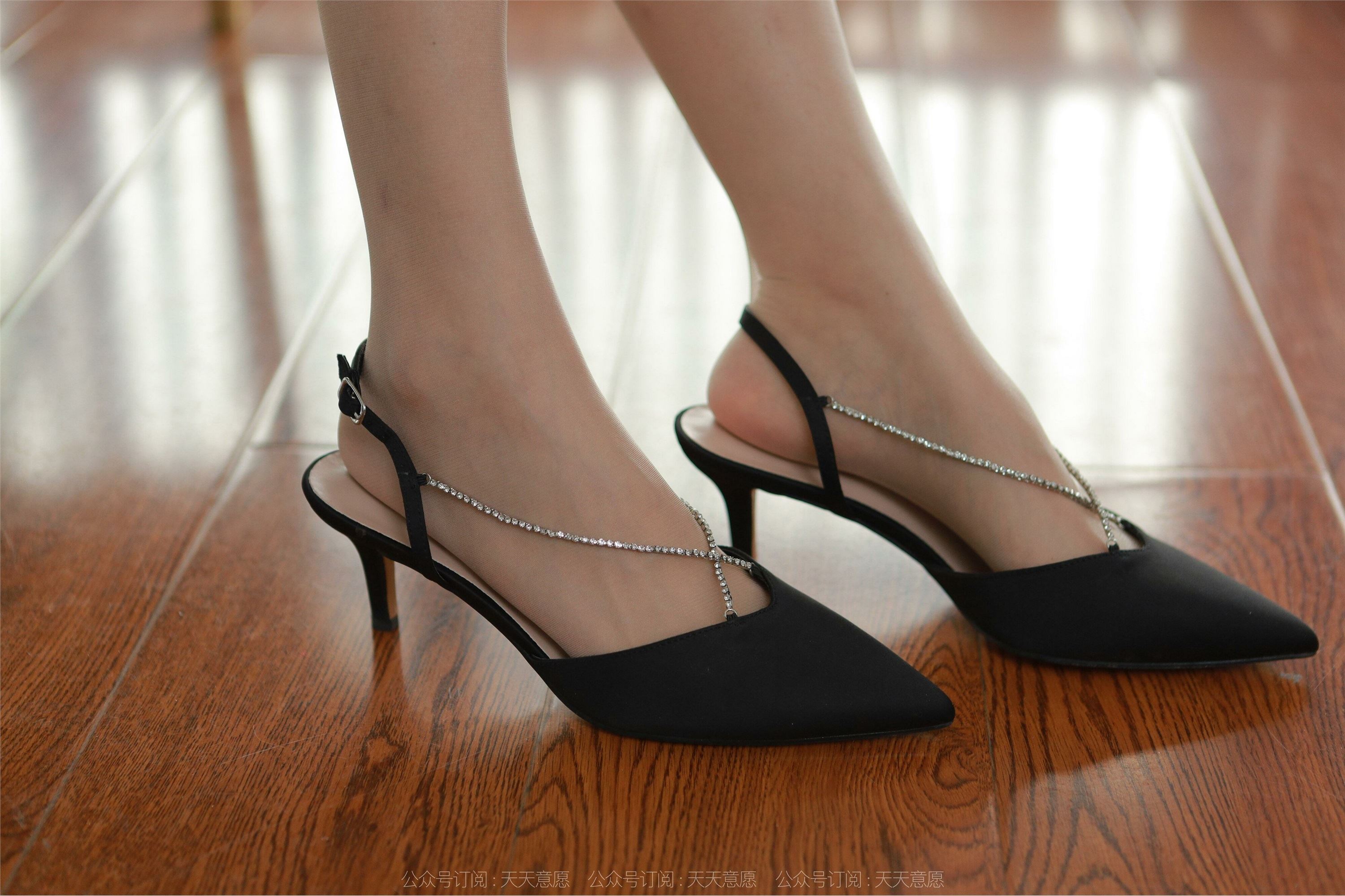 IESS异思趣向  2022.04.20 丝享家 1065：小宝《黑色百褶裙》